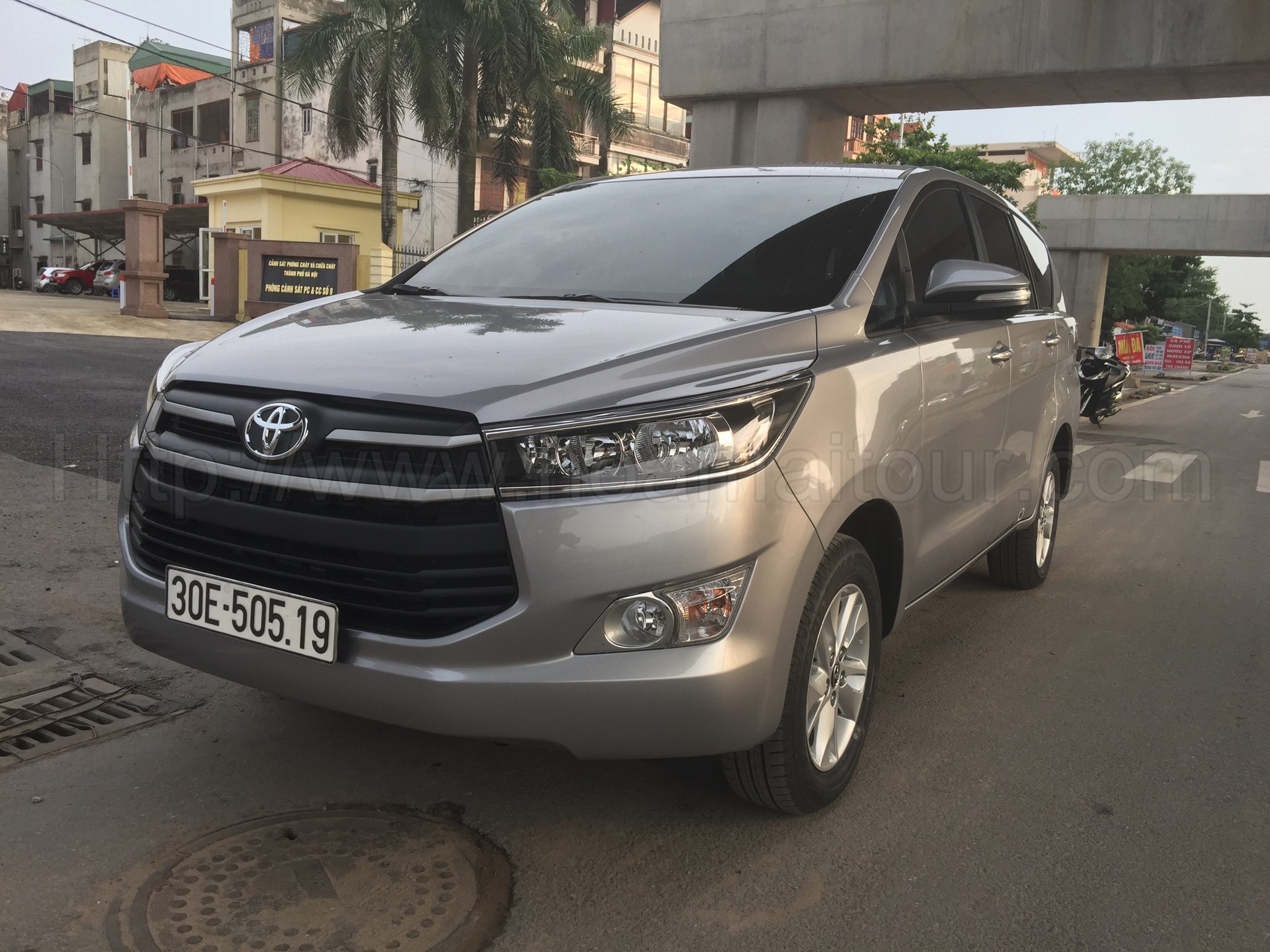 Giới thiệu dịch vụ cho thuê xe 7 chỗ tại Hoamaitour
